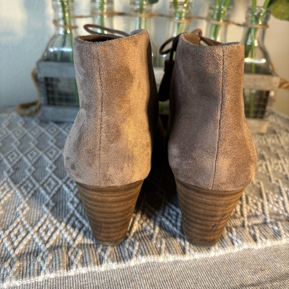 Dr. Scholl’s Dakota Wedge Lace up Ankle Booties. Size 6. Tan, 2” heel. - Picture 4 of 10